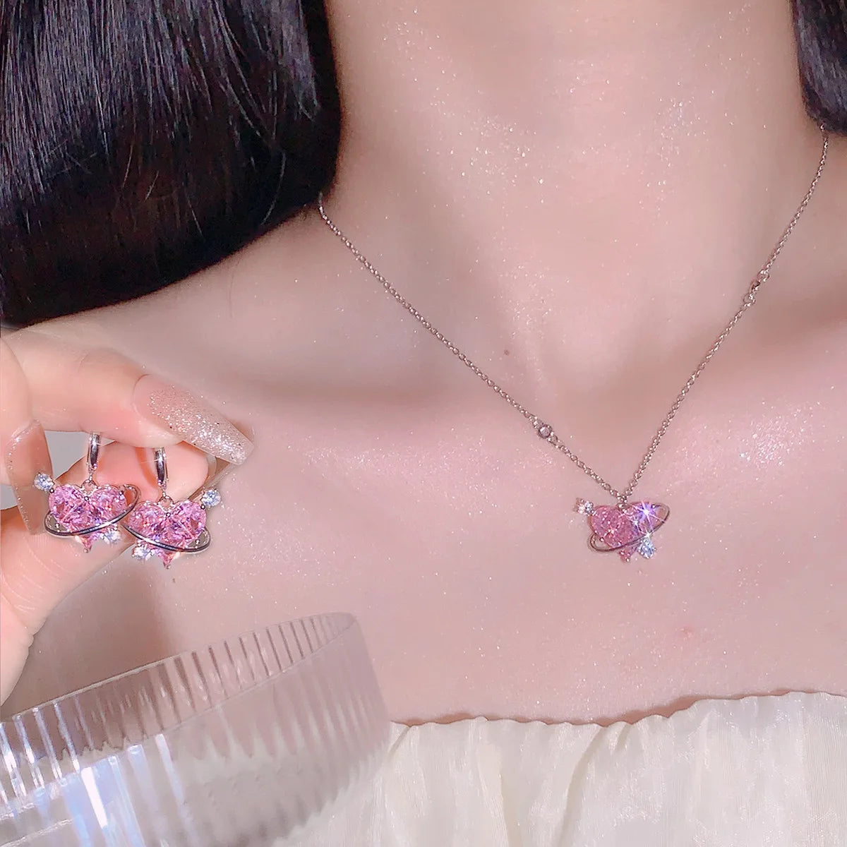 PINKY CRYSTAL HEART-SHAPED NECKLACE