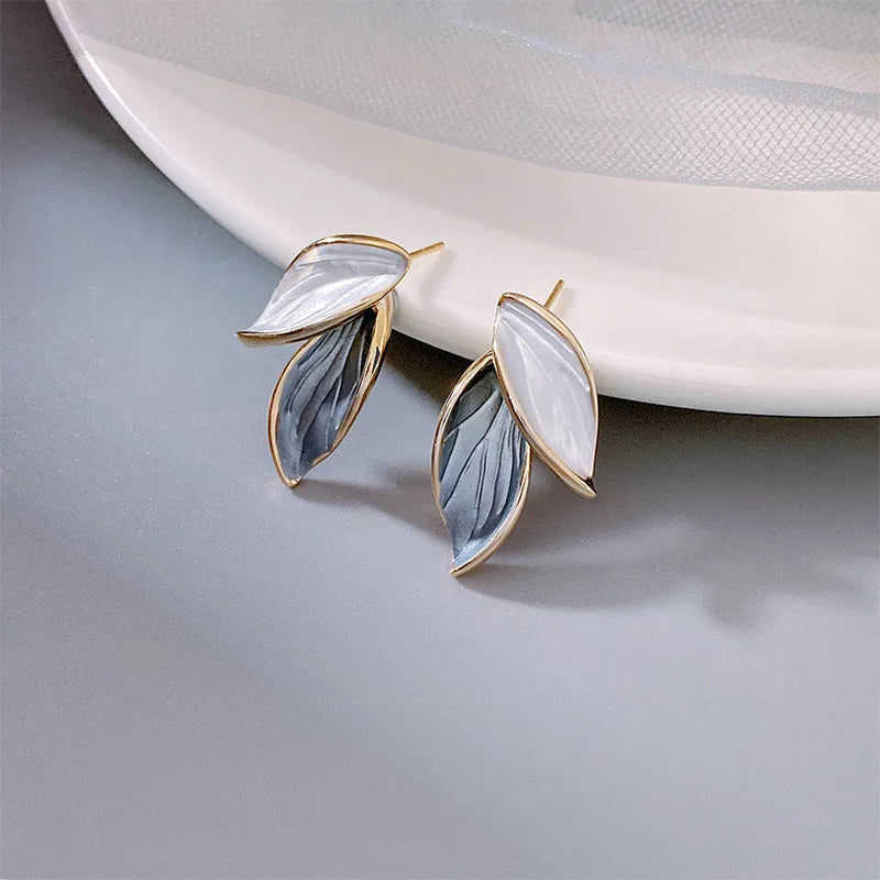 ARRIVAL LOVELY LEAF STUD EARRINGS