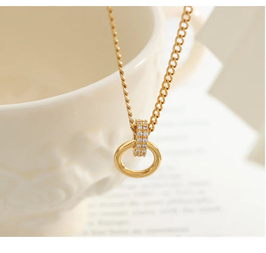 GOLD PLATED DOUBLE RING VINTAGE NECKLACE