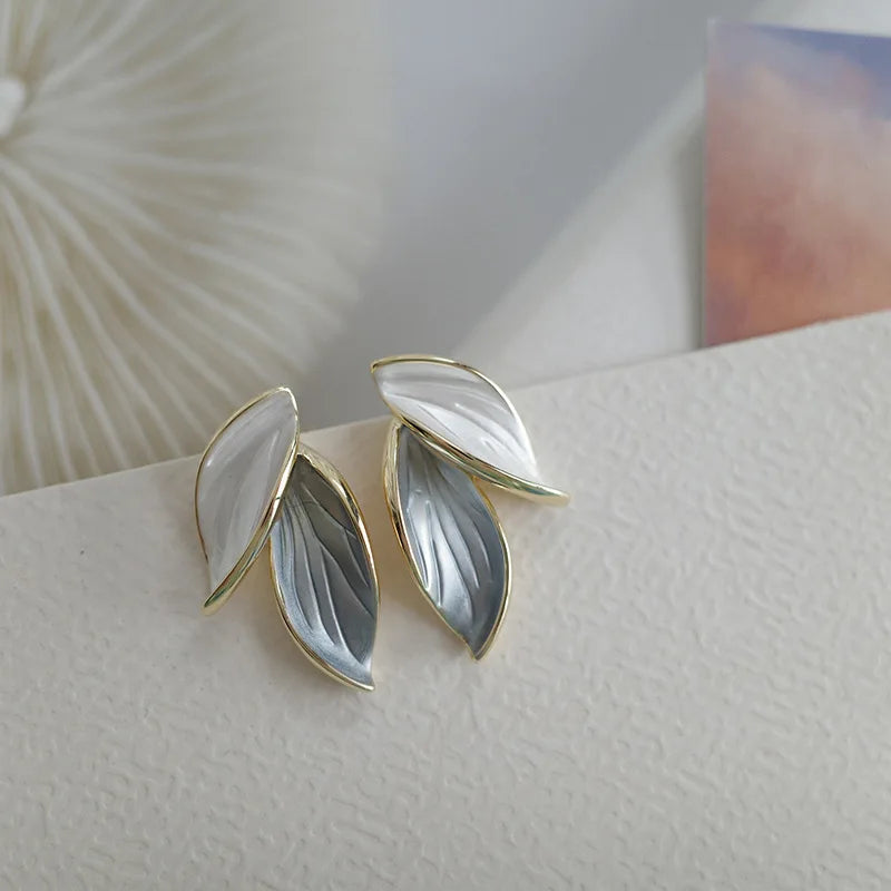 ARRIVAL LOVELY LEAF STUD EARRINGS